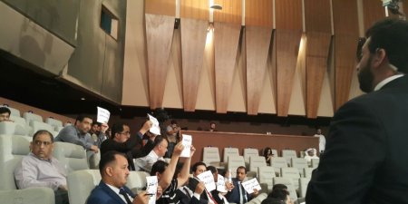 مفاجاءه عاجل اليوم الجمعة 6-5-2016 شاهد 3 صور للحركة التي قام بها وفد إعلام الشرعية ولفتت انتباه ولد الشيخ وازعجت مليشيا الحوثي والمخلوع صالح بالمؤتمر الصحفي