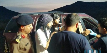 بالصور.. «مدني خليص» يفك احتجاز مسن بجبل شعرين في مكة