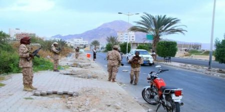 كيف خدمت أمريكا وفد الانقلابيين بإعلان عودة قواتها إلى اليمن