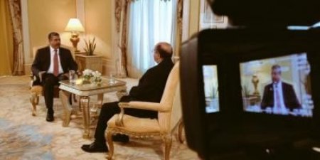 بحاح يفضح تجار الحروب في تعز على الملأ .. استلموا 300 مليون دون مايستحق