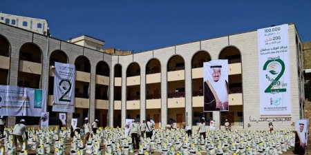 الصحوة نت صحافة نت مركز الملك سلمان للاغاثة يدشن المرحلة 2 من مشروع 100ألف سلة غذائية في تعز