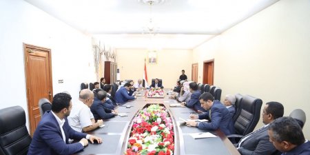 اخر اخبار اليمن العاجله التهجير والقات بعدن... تسريبات من لقاء "بن دغر" مع محافظي عدن ولحج والضالع!