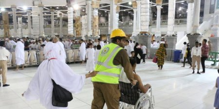 الدفاع المدني يُسعف 120 معتمراً تعرضوا للإجهاد بالمسجد الحرام