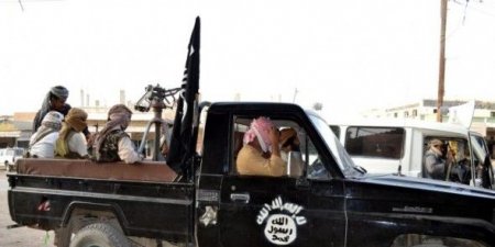 إشتباكات بين قوات الأمن و القاعدة بعدن تسفر عن سقوط شخص يرتدي ملابس أفغانية