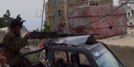 اخبار اليمن اليوم عاجل	اليمن : بالفيديو: مرتزقة العدوان السعودي يفترسون بعضهم.. مَنْ سرق مَنْ؟!