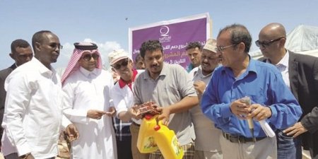 قطر الخيرية تدشن بناء 100 خيمة لأسر اللاجئين بالسفارة اليمنية بمقديشو