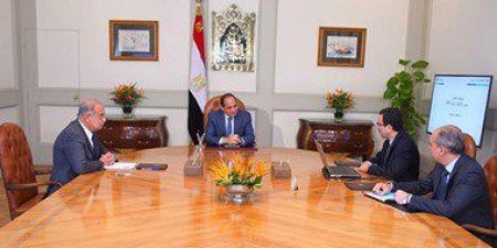 السيسي يبحث مع أحمد درويش مشروعات المنطقة الاقتصادية لقناة السويس