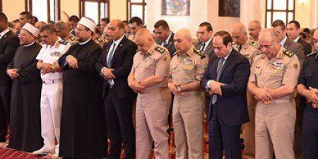 ننشر صور أداء الرئيس صلاة الجمعة بمسجد المشير طنطاوي
