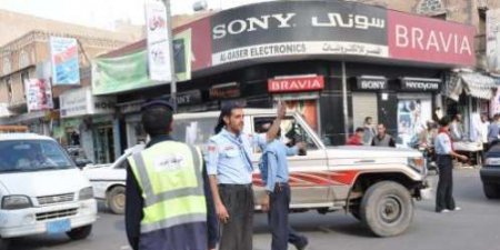 اخر اخبار اليمن اليوم الجمعة  مسلحي الحوثي يعتدون على رجل مرور في صنعاء بعد ان طلب منهم الالتزام بالنظام