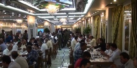 اخبار العراق الان .. اخبار العراق اليوم .. اخبار العراق العاجلة شاهد.. هكذا يبدو التكافل الاجتماعي بكربلاء المقدسة، وعصبه موائد الافطار!