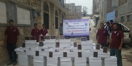 اخر اخبار اليمن العاجله توزيع 14000 كرتون تمر على النازحين والمتضررين من الحرب باليمن