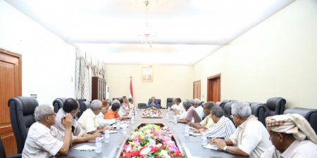 الحكومة تعيد أهم ميناء للإنزال في عدن وابين إلى العمل