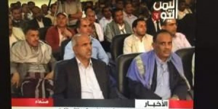 الرئاسة اليمنية تحدد مصير السكرتير الصحفي للرئيس هادي بعد ظهوره في أجتماع مع صالح