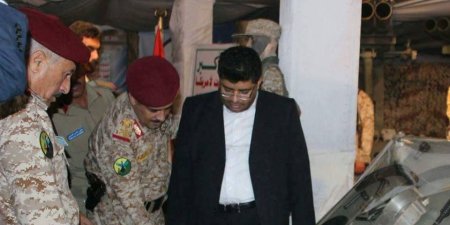 " الحوثي " يتحدى من جديد ويفتتح معرضاً لتصنيع الأسلحة العسكرية ( صور )