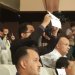 وقفة احتجاجية للوفد الاعلامي المرافق للشرعية أمام ولد الشيخ