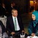 بالصور.. أردوغان يتناول الإفطار مع أشهر المتحولين جنسيا فى تركيا