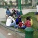 بالصور.. مواطنون يتناولون الإفطار أمام مجمع التحرير للاحتفال بـ30 يونيو