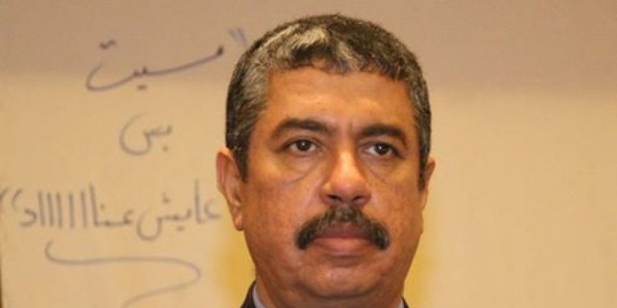 مفاجأة صاعقة من العيار الثقيل : بحاح باع جزيرة سقطرى لرجال أعمال إماراتيين من أصل ايراني (تفاصيل)