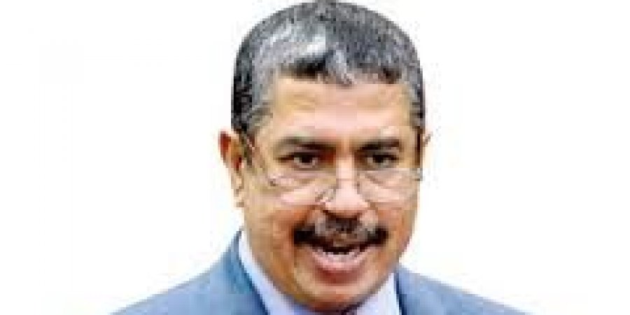 صحيفة خليجية .. بحاح قام ببيع جزيرة سقطرى لرجال أعمال إماراتيين من أصل إيراني