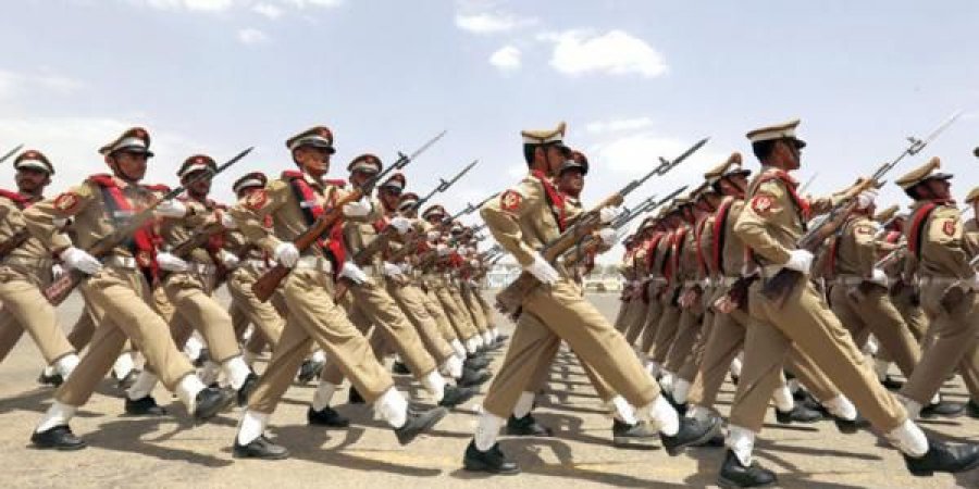 اخبار اليمن اليوم الجمعة  صالح عزز ثقافة اقتنائه.. والميليشيات باتت تمتلك ترسانة بدعم إيراني : «السلاح» القضية المعقدة في مشاورات الكويت.. والانقلابيون يراوغون في تسليمه