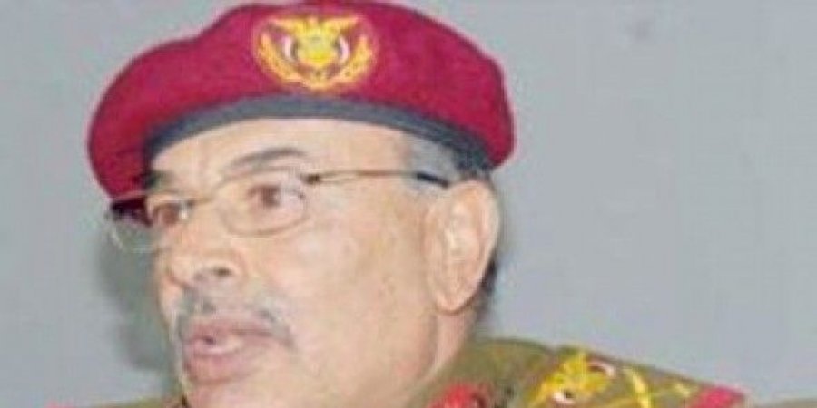 قائد المنطقة العسكرية الرابعة يحسم الجدل ويكشف حقيقة الخطر الذي يهدد قاعدة العند الجوية